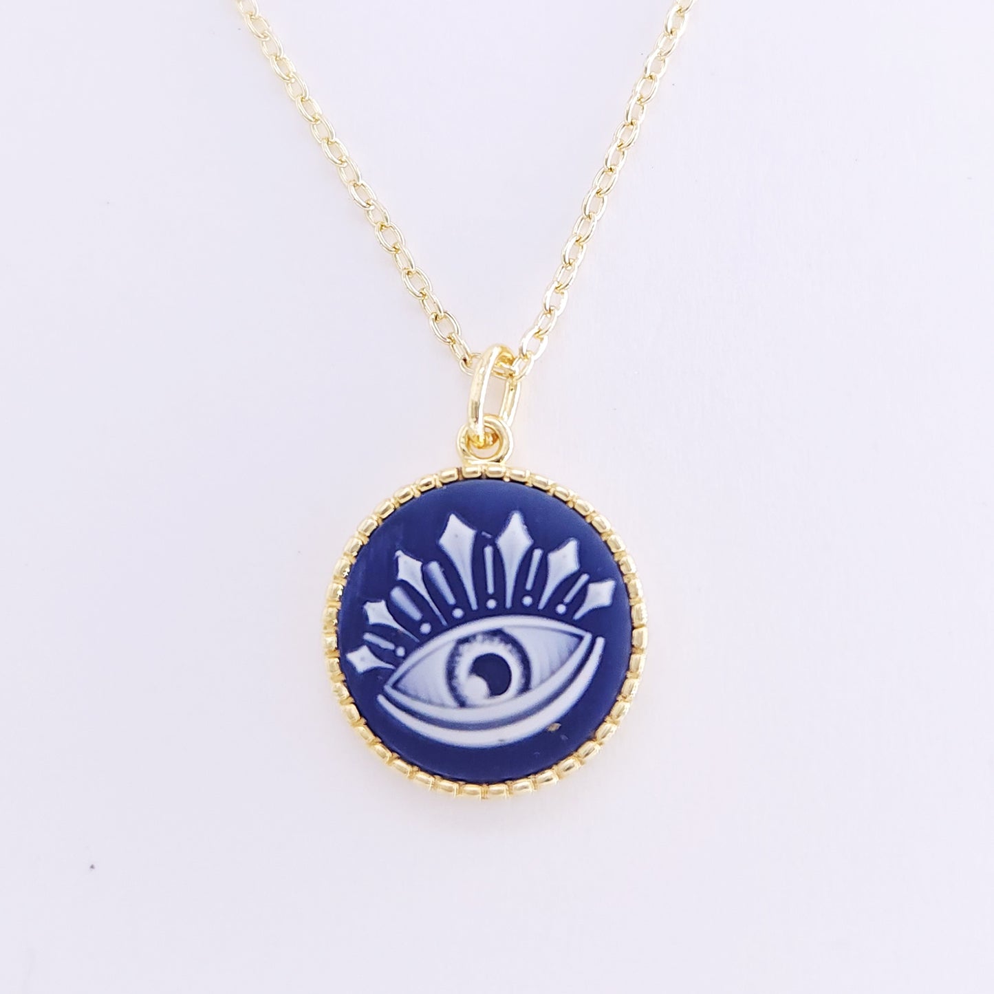 Resin cameo necklace-brass 15mm