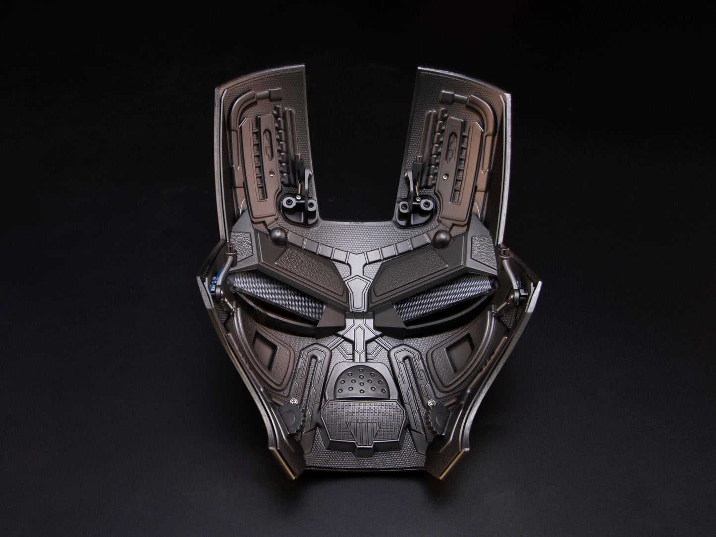 Killerbody 1: 1 Collectible Iron Man MK7 Wearable Helmet with Bluetooth Speaker Stand