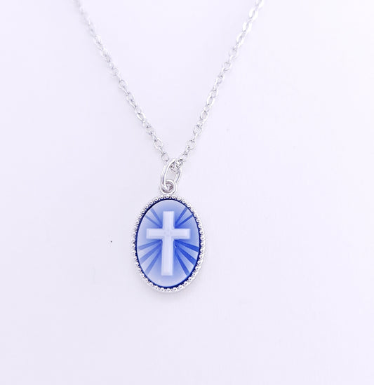 Resin cameo necklace-brass 13 x 18mm